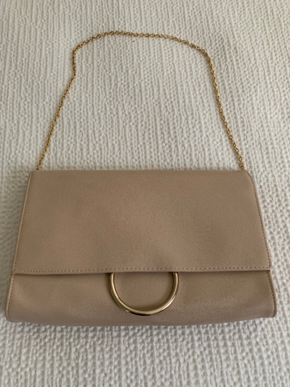 Jessica McClintock Beige Leather Clutch Crossbody Bag Gold Ring Chain Strap